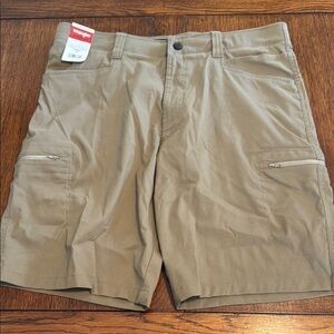 Wrangler Men's Tan Cargo Shorts size 36 NWT!